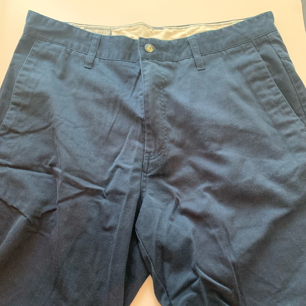 bundle pack 2 volcom shorts both size 33